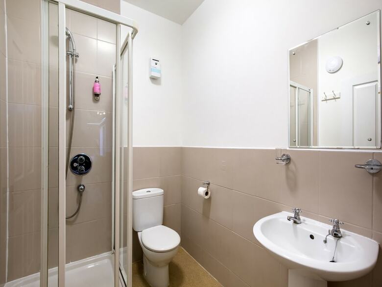 Hostal Oyo Eastbank Hotel
