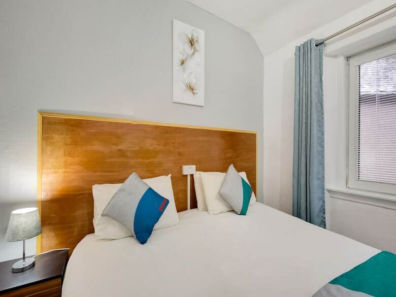Hostal Oyo Eastbank Hotel
