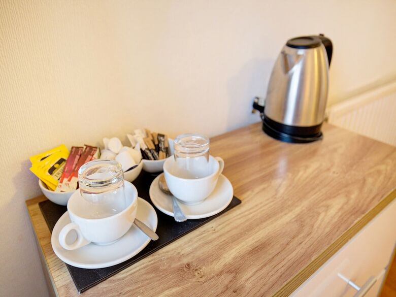 Hostal Oyo Eastbank Hotel