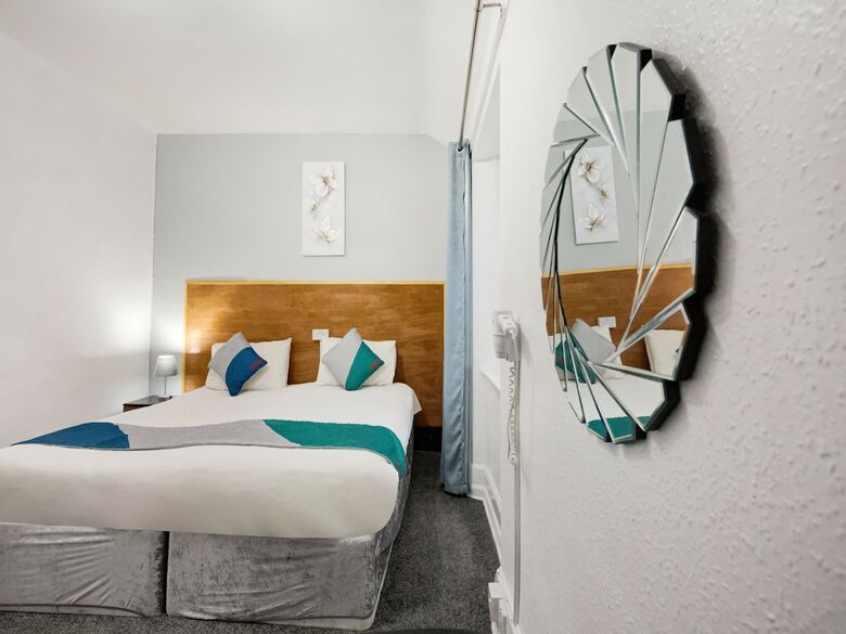 Hostal Oyo Eastbank Hotel