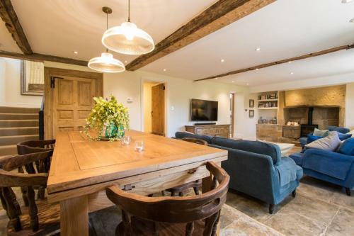 Stocklinch Villa Sleeps 14 Wifi