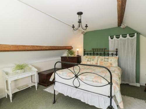1 Westcroft Cottage, Stonehouse