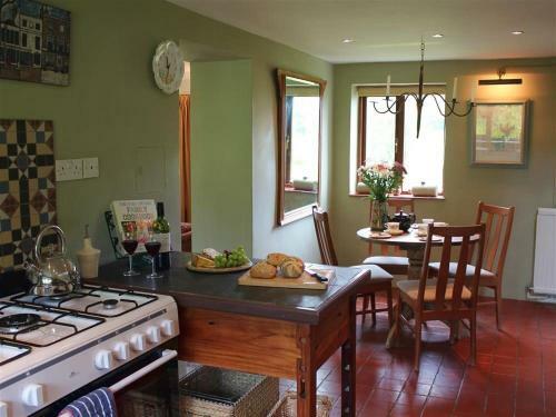 Rose Tree Cottage, Westbury On Severn