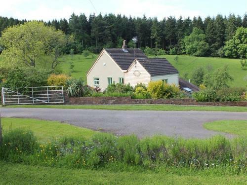 Rose Tree Cottage, Westbury On Severn