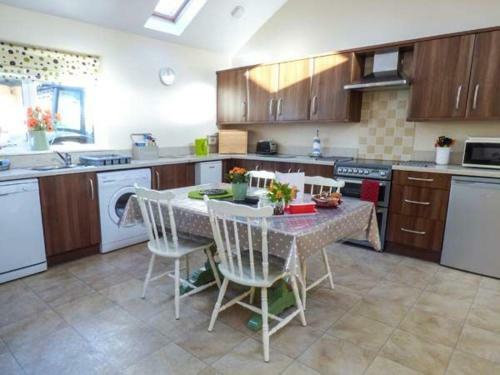 1 Pines Farm Cottages