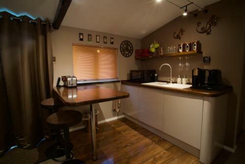 Lodge Luxurious Rural Cabin