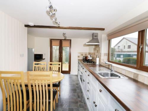 2 Tan Y Marian Uchaf, Benllech
