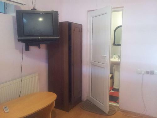 Hostal Edelweis Guest House