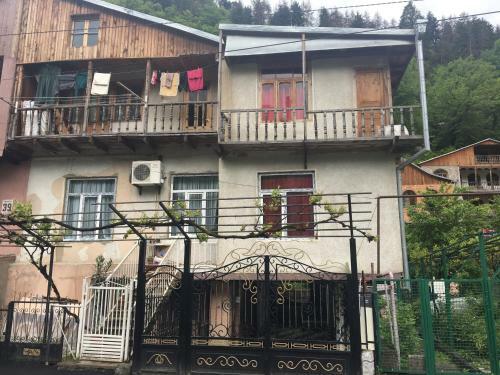 Hostal Thorely's Guest House