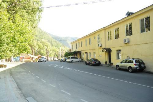 Hostal Hotel Natia