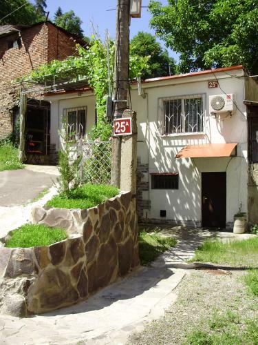 Hostal Apartment On Erekle 25a