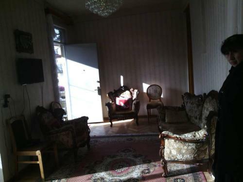 Hostal Zura Guest House