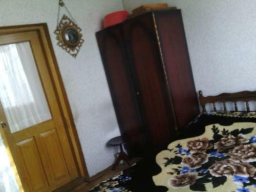 Hostal Zura Guest House