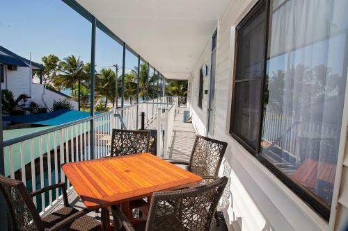 Apollo Jewel Beachfront Apartments