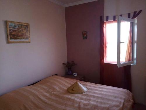 Hostal L House