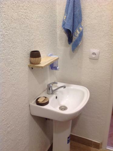 Hostal L House