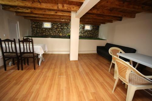 Hostal Tsivi Tba