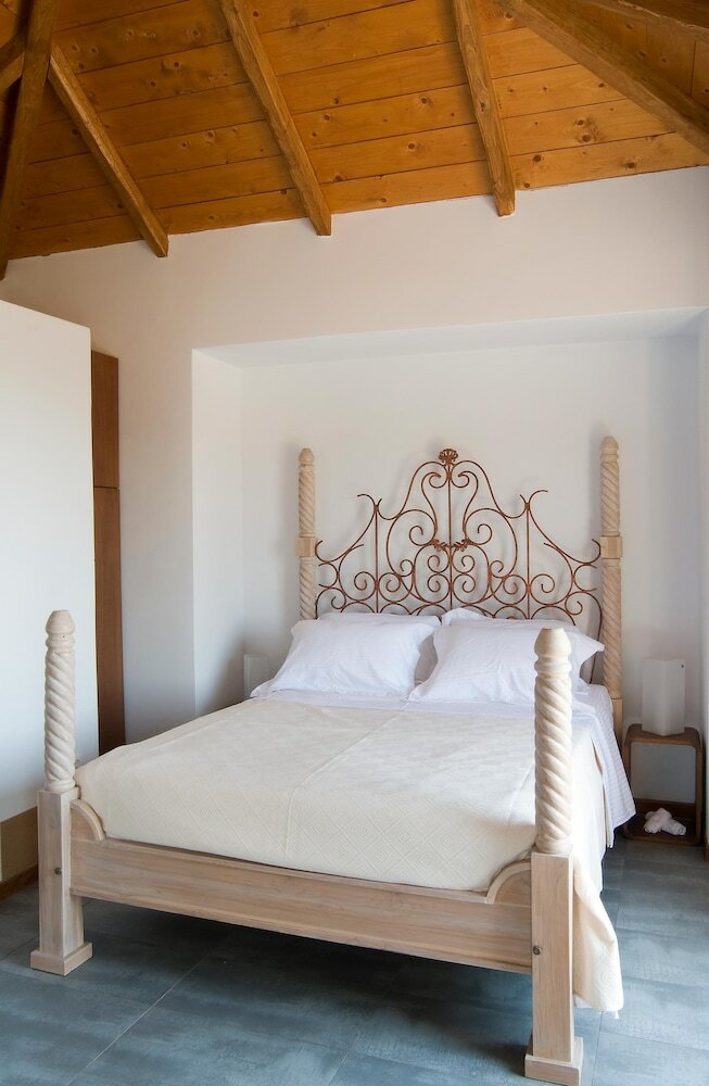 Alonissos Poikilma Villas