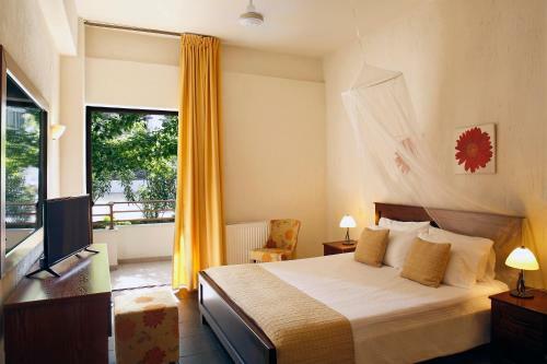 Niki Beach Hotel