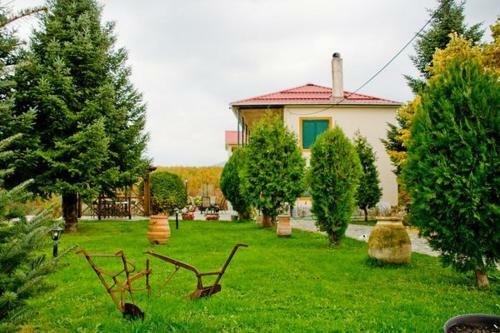 Hostal Guesthouse Paralimnia