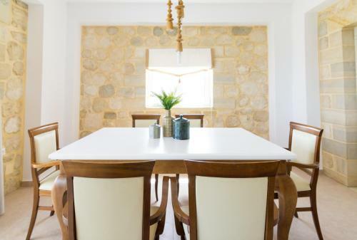 Aristidis Villa-anesis Family