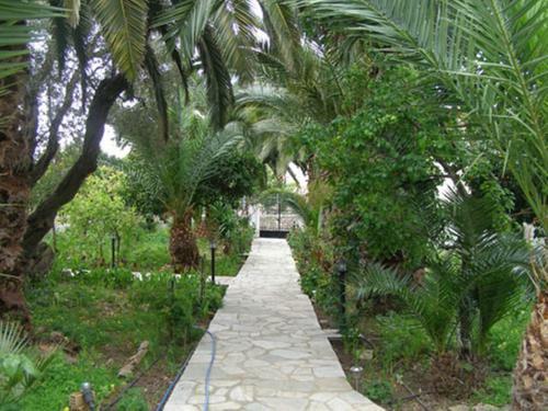 Menelaos Apartments
