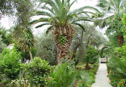 Menelaos Apartments