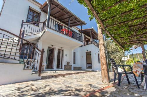 Nikoleri Studios & Apartments