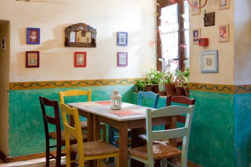 Hostal Agnantio Studios & Suites