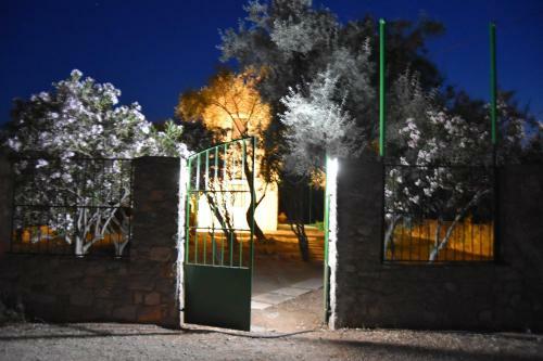 Hostal Medousa Rooms To Let