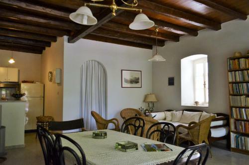 Lovely Traditional Cottage