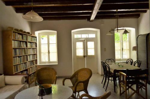 Lovely Traditional Cottage