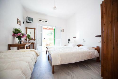 Bastas Hotel & Studios