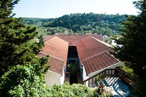 Bastas Hotel & Studios