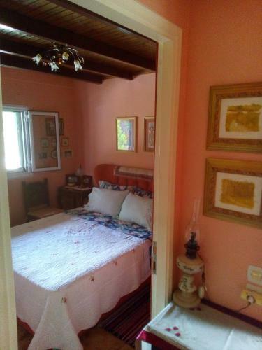 Agroturismo Beautiful Cottage With A Rose Garden