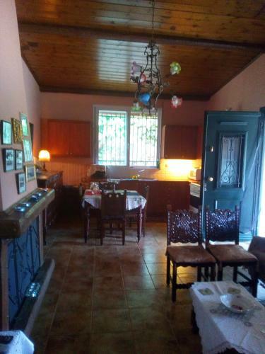 Agroturismo Beautiful Cottage With A Rose Garden