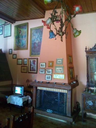 Agroturismo Beautiful Cottage With A Rose Garden