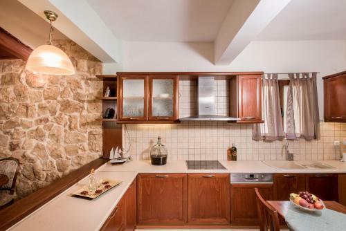 Anemos House