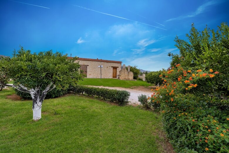 Hostal Athousakis Village