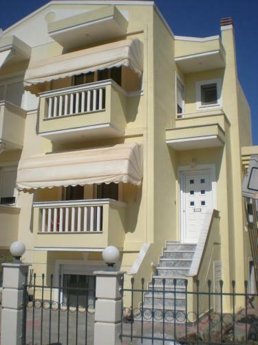 Nikolas & Anezina House