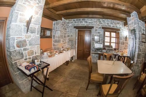Xemoni Hotel