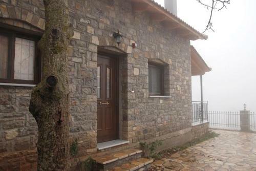 Oreini Nafpaktia Houses