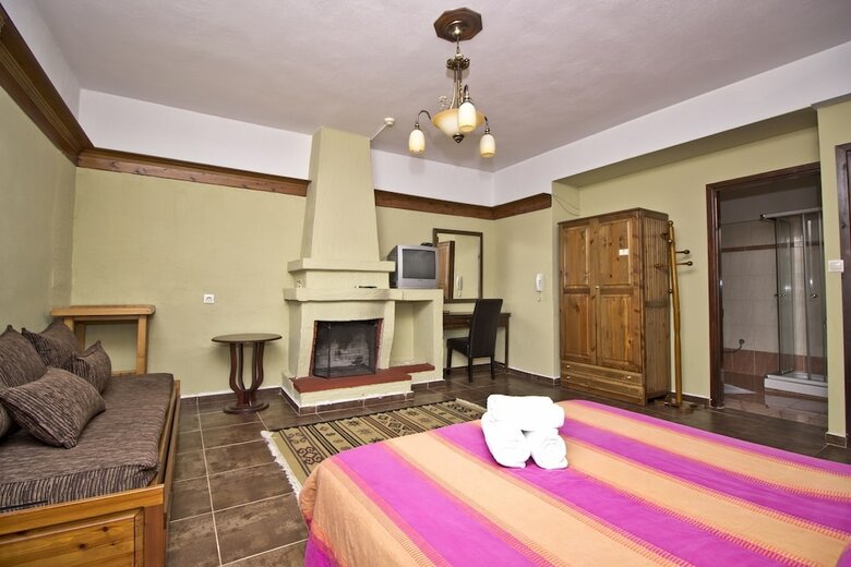 Pliades Hotel
