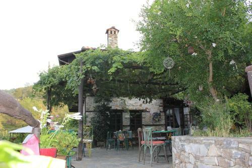Hostal Feggaropetra Inn Magic Mountain House
