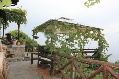 Hostal Feggaropetra Inn Magic Mountain House
