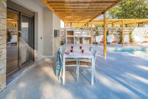 Lithochoro (Pieria) Villa Sleeps 4 Pool Air Con