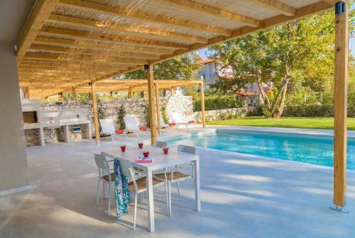 Lithochoro (Pieria) Villa Sleeps 4 Pool Air Con