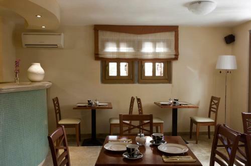 Hostal Rentinia Inn