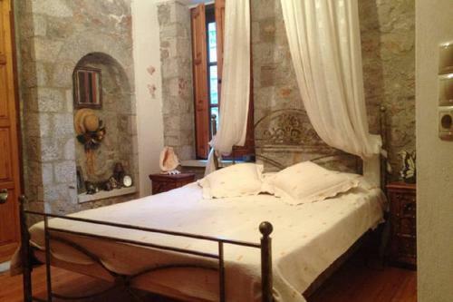 Villa Leonidio Stone House