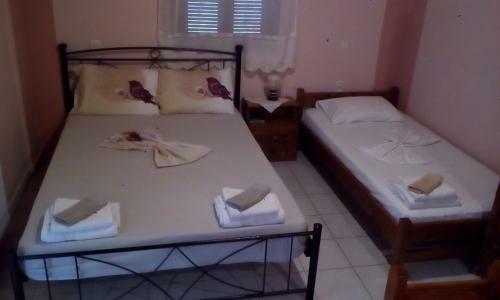 Hostal Chryspy Toulatos Studios